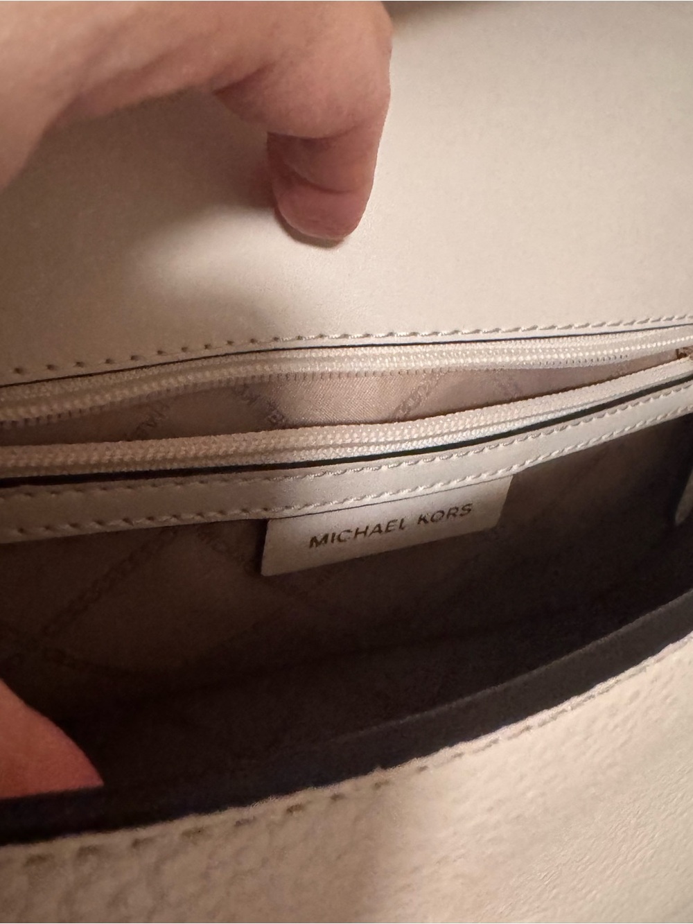 Michael Kors Cream Pebbled leather Lea crossbody bag - Picture 6 of 8